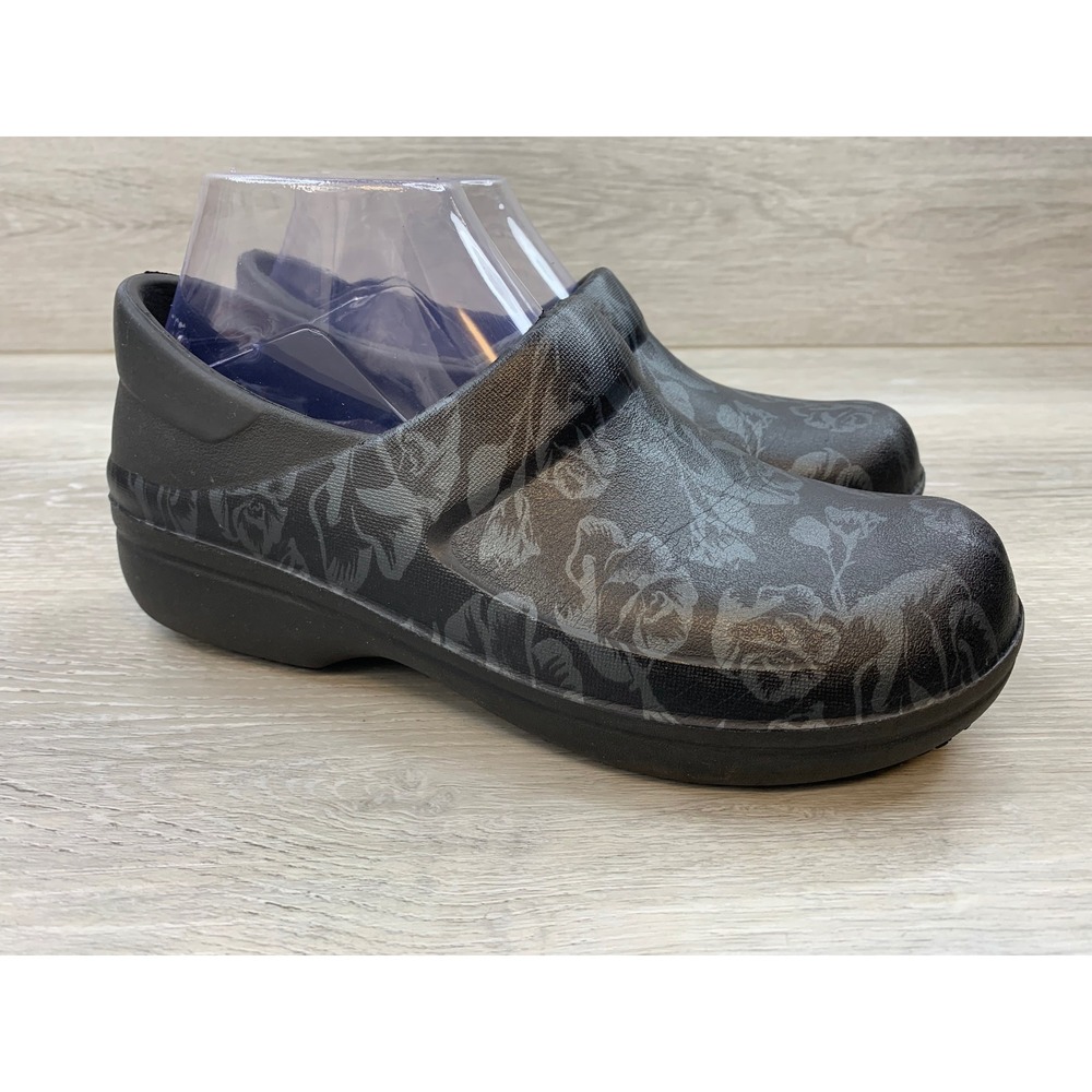 Crocs Neria Pro II Clogs Women's 7 Black Rose Floral Slip Resistant Work Shoes